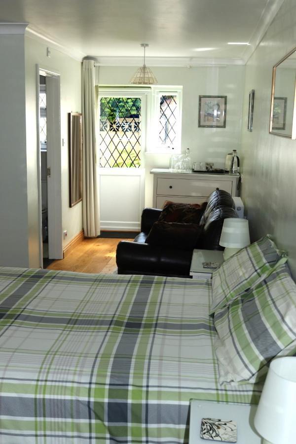 스윈던 Highworth House B&B 외부 사진