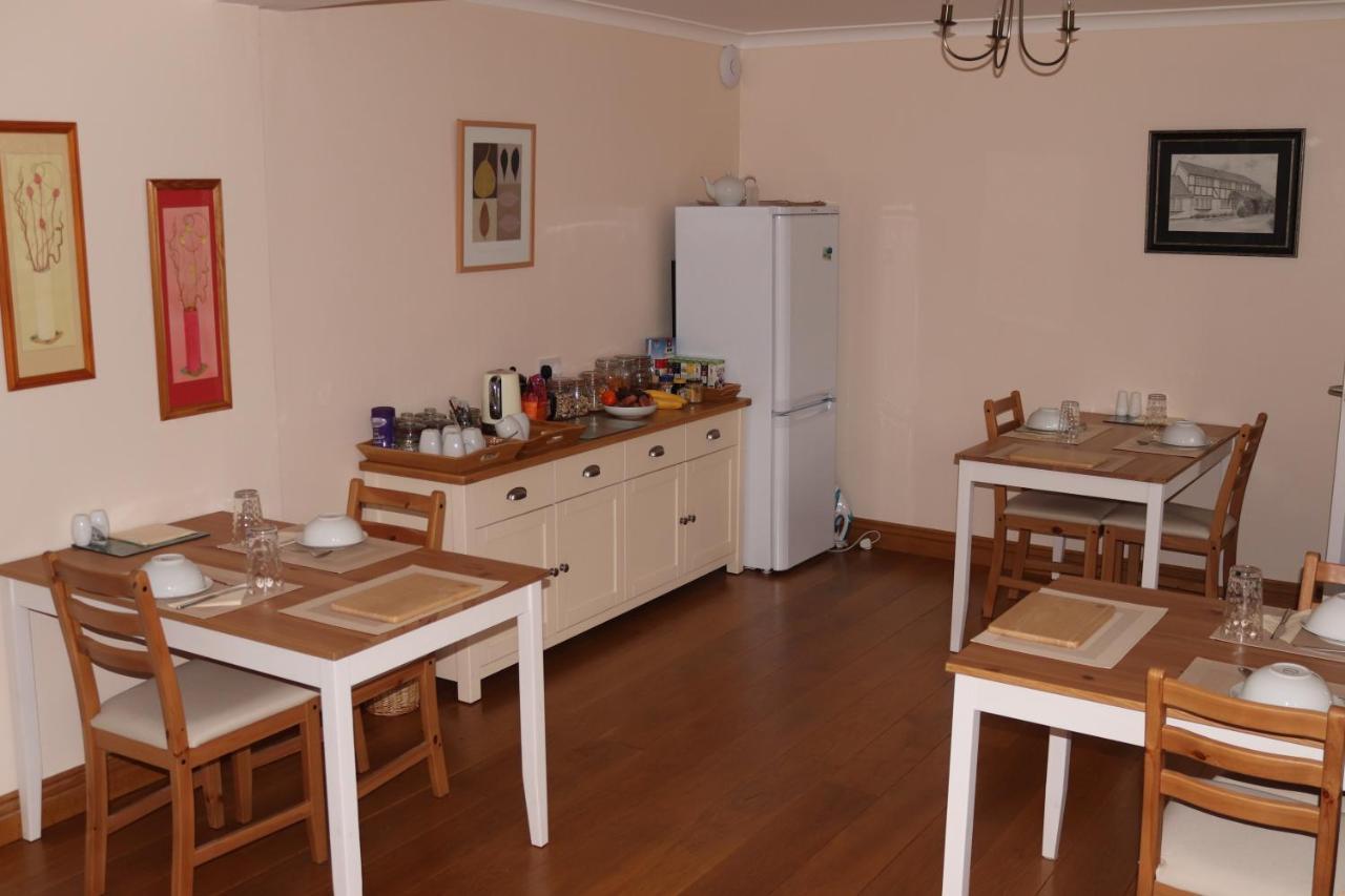 스윈던 Highworth House B&B 외부 사진
