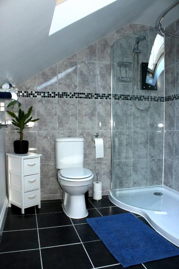 스윈던 Highworth House B&B 외부 사진