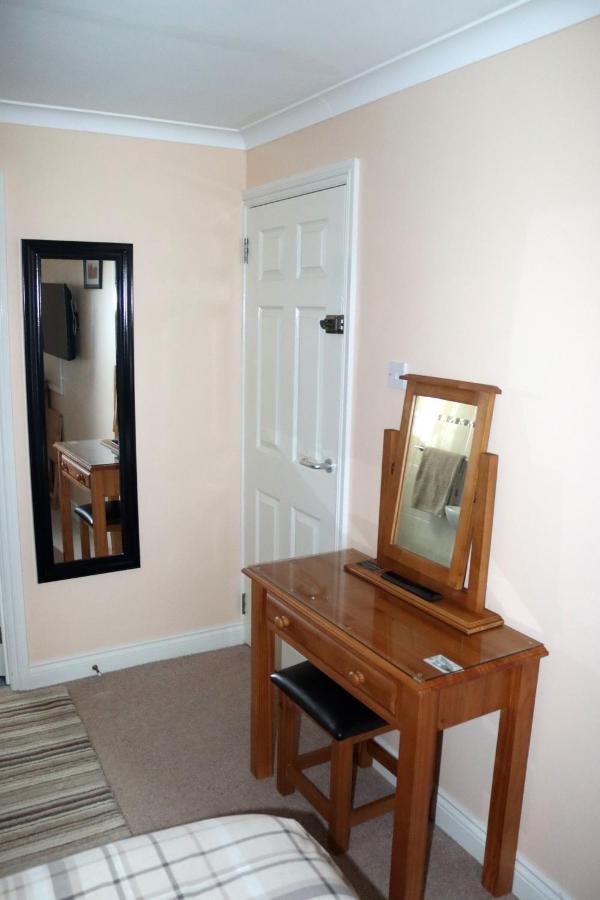 스윈던 Highworth House B&B 외부 사진
