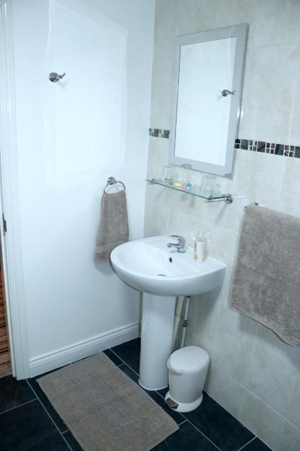 스윈던 Highworth House B&B 외부 사진